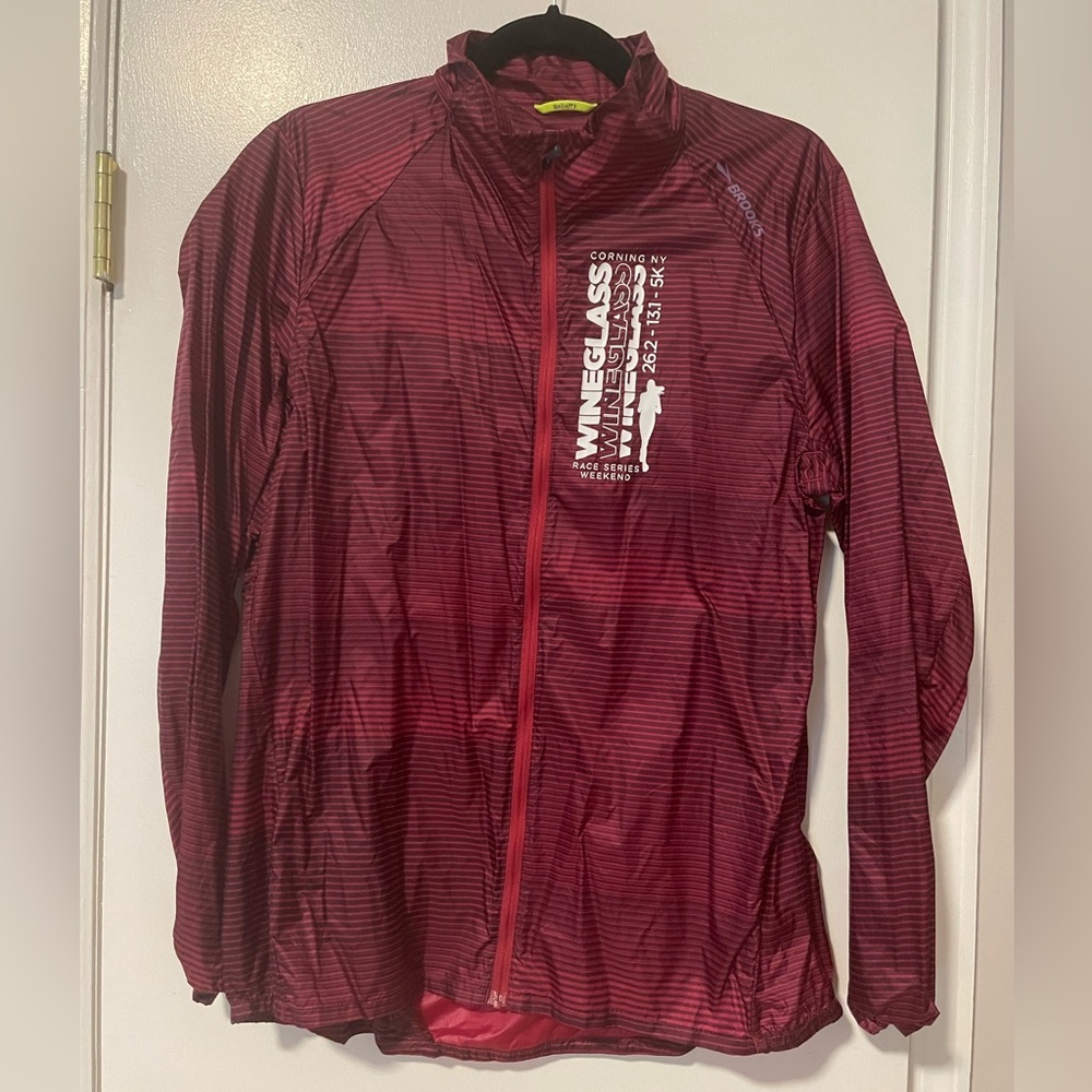 Brooks burgundy full zip Wineglass Marathon jacket size L
